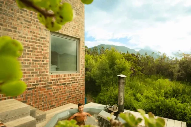 Accommodation with wood fired hot tub in Western Cape